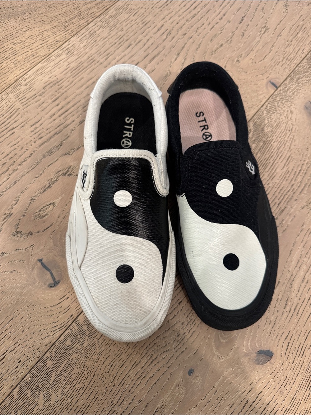STRAYE  Yang yang  Slip-On Sneakers in Black & White
